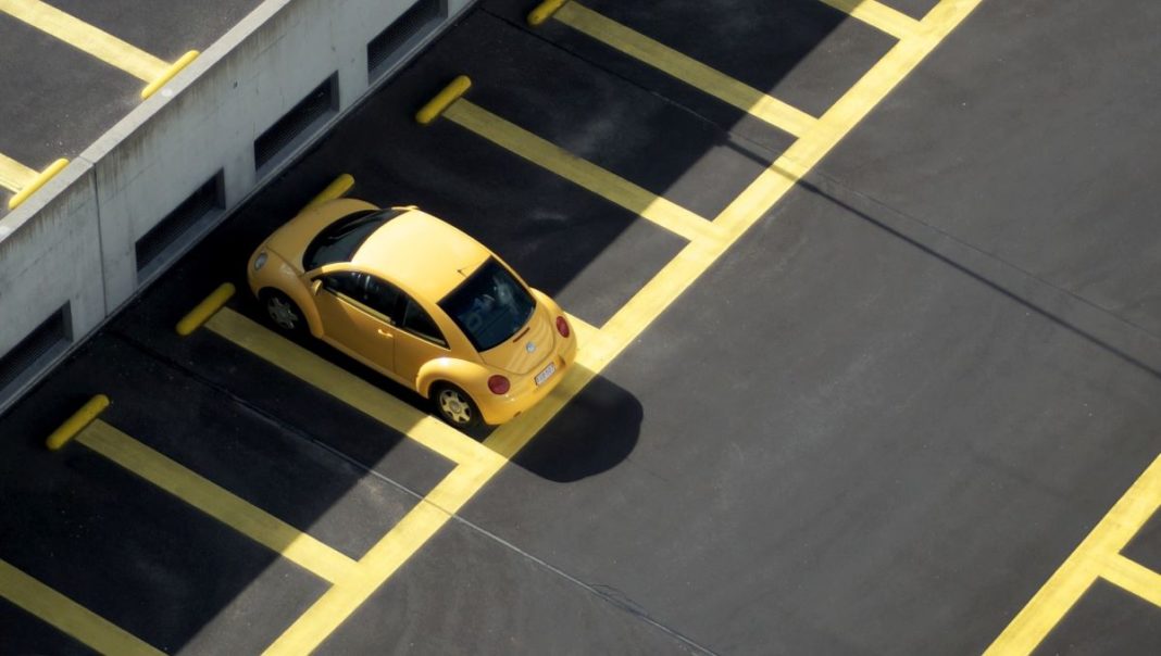 parking lot litter removal - featured image